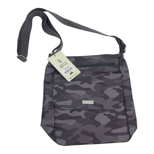 Crossbody By Baggallini In Camouflage Print, Size:Large