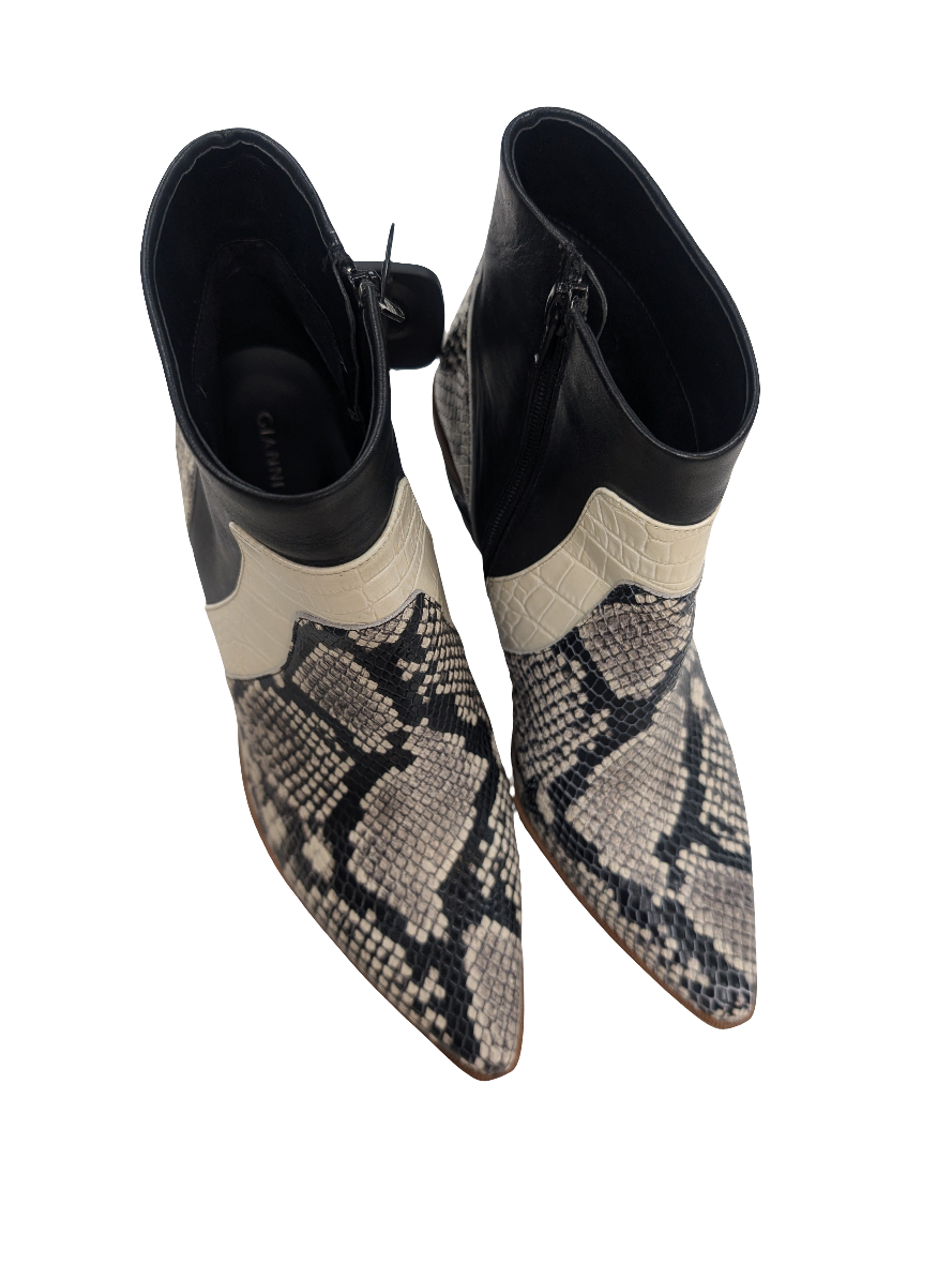 Boots Ankle Heels By Gianni Bini In Snakeskin Print, Size: 9.5