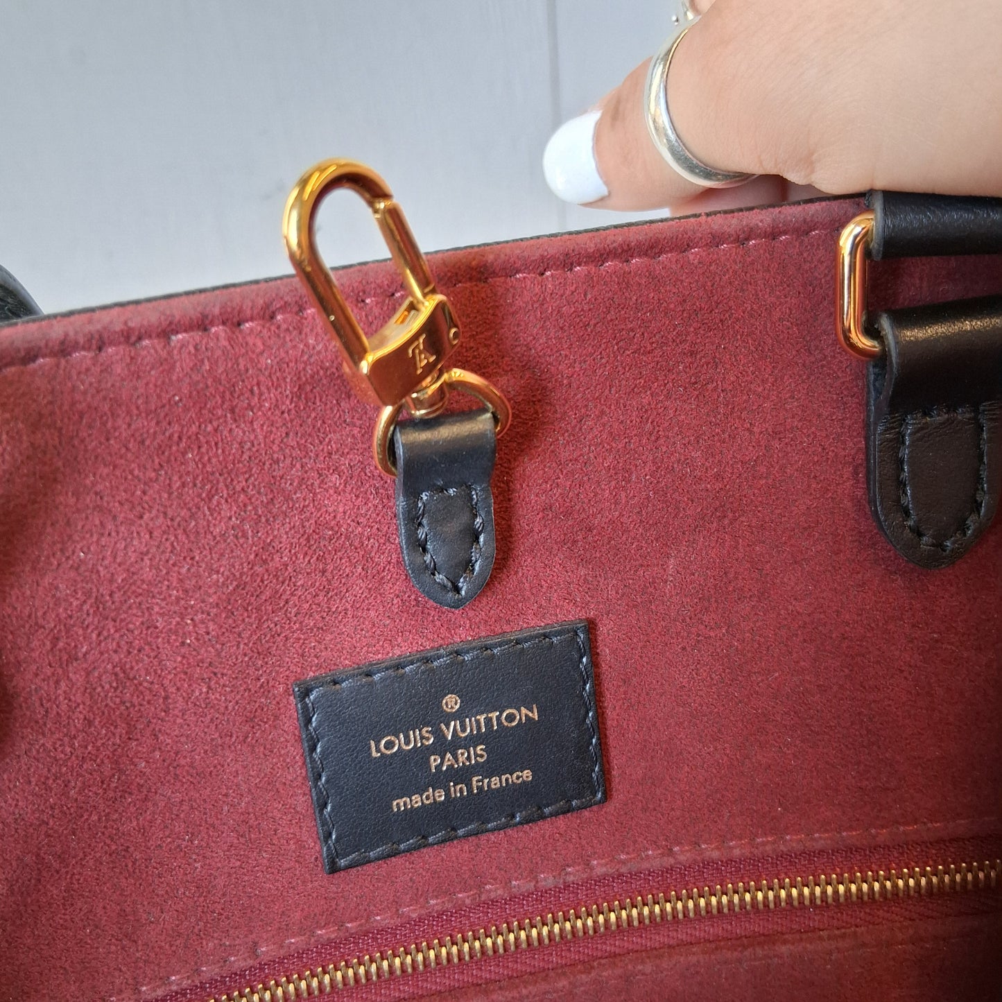 Tote Luxury Designer By Louis Vuitton, Size: Medium