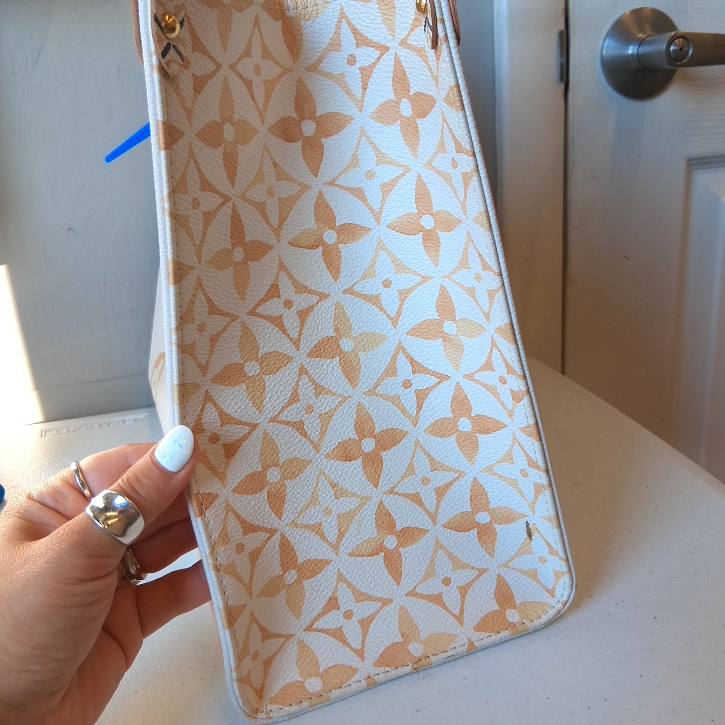 Tote Luxury Designer By Louis Vuitton, Size: Medium