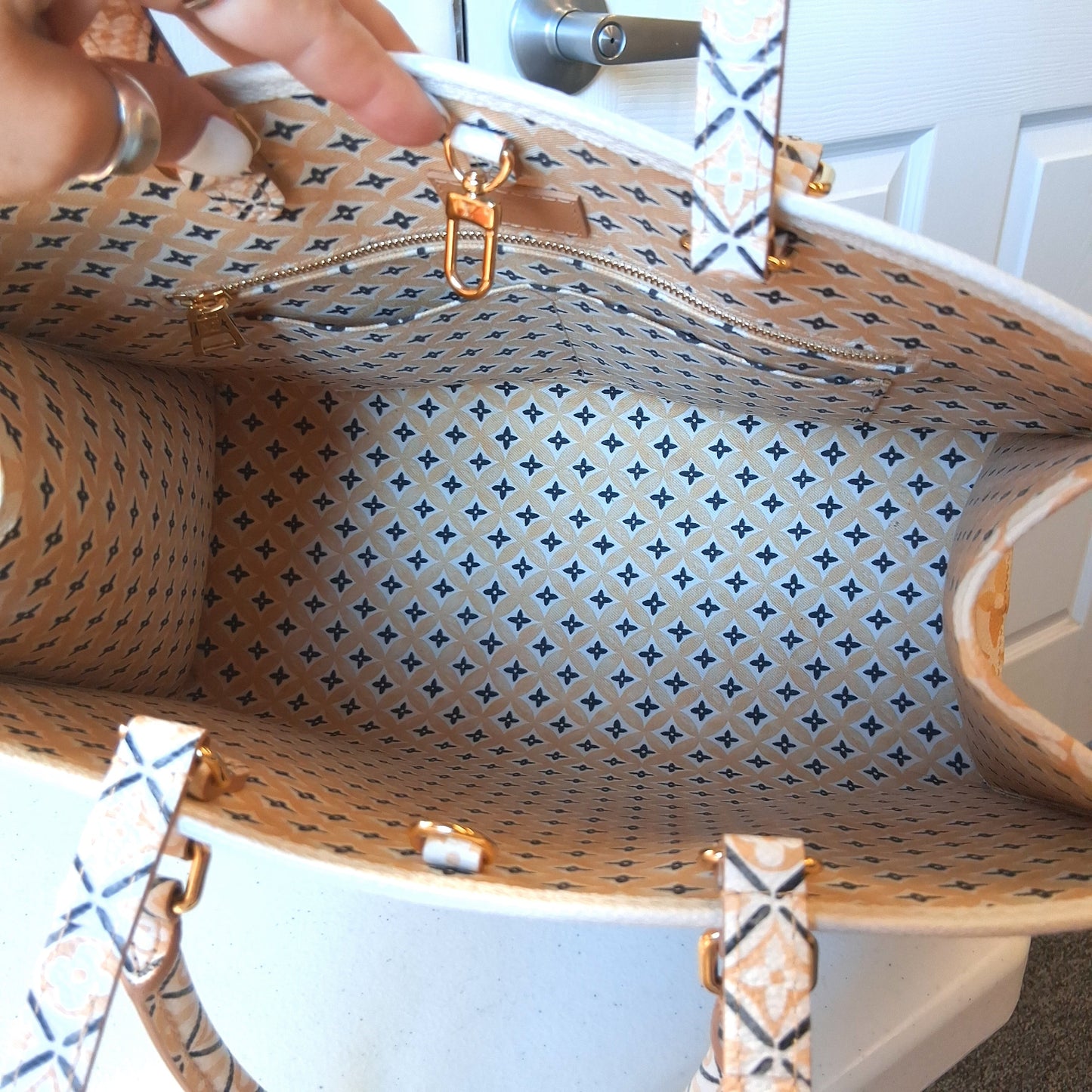 Tote Luxury Designer By Louis Vuitton, Size: Medium