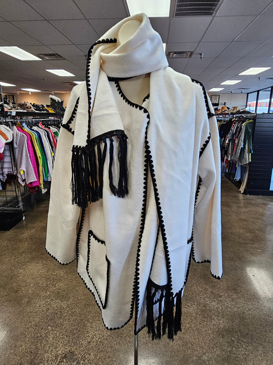 Poncho By Cma In Black & Cream, Size:Osfm