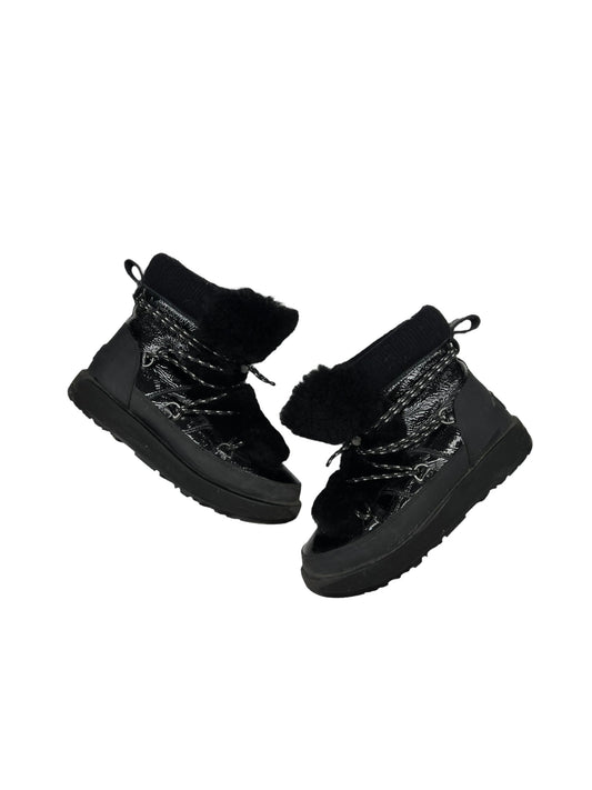 Boots Snow By Ugg  Size: 7