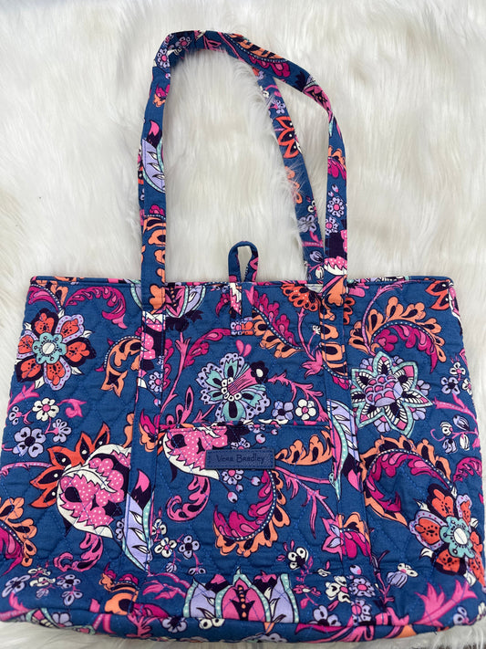 Handbag By Vera Bradley  Size: Medium