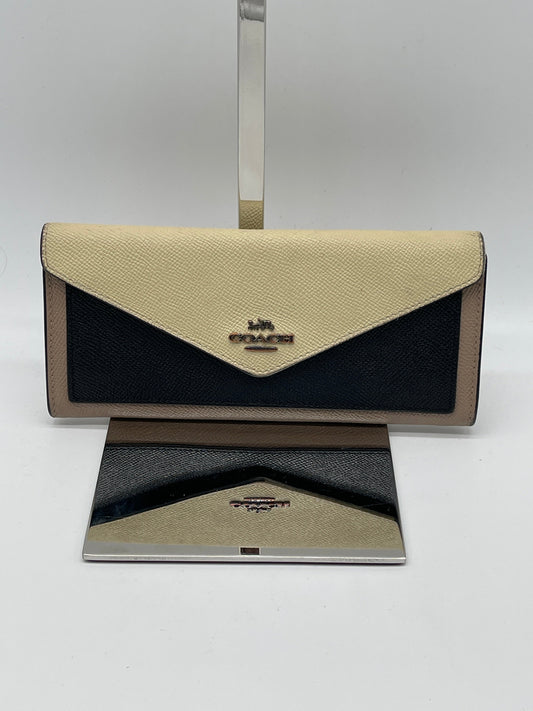 Wallet Designer By Coach  Size: Medium