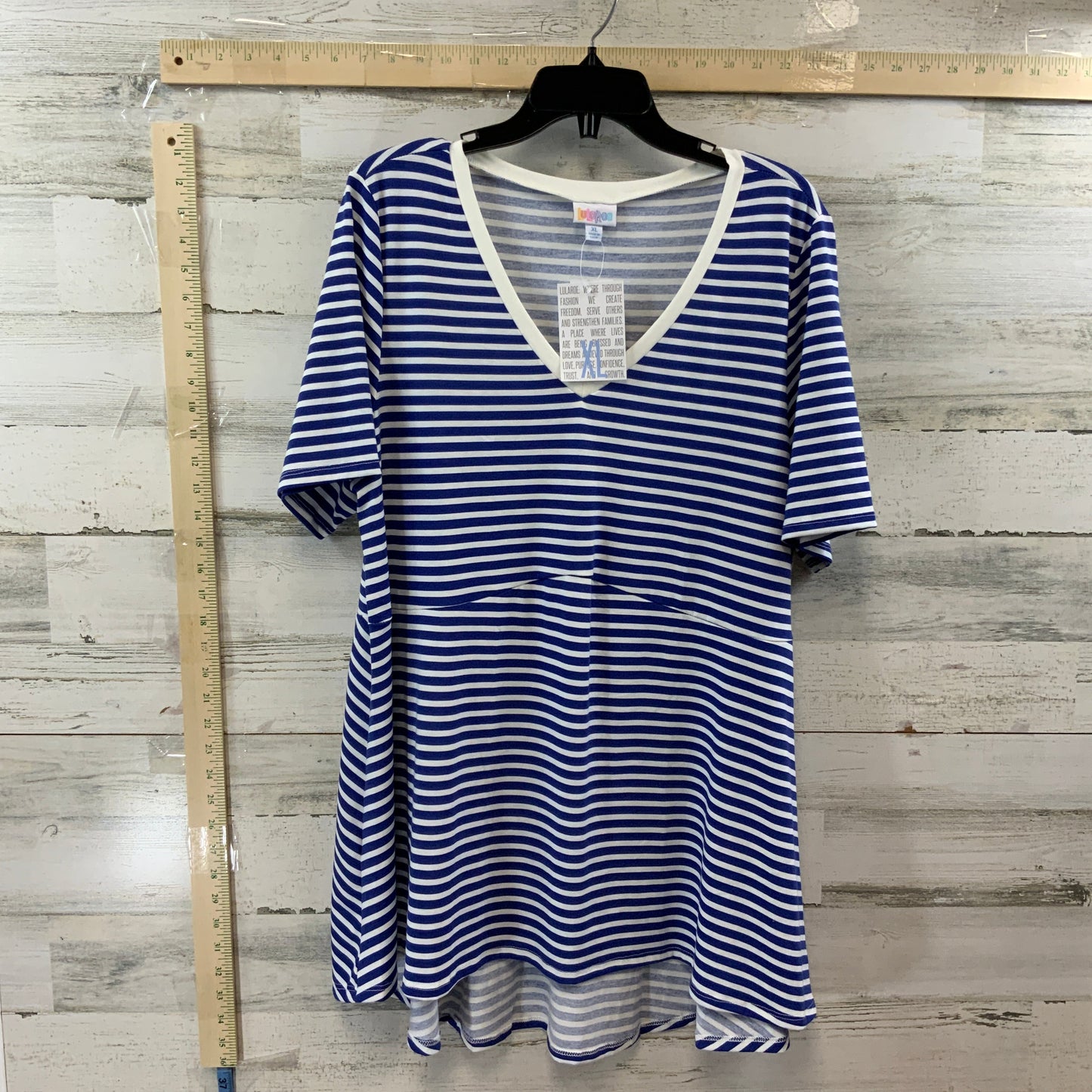 Top Short Sleeve Basic By Lularoe  Size: Xl