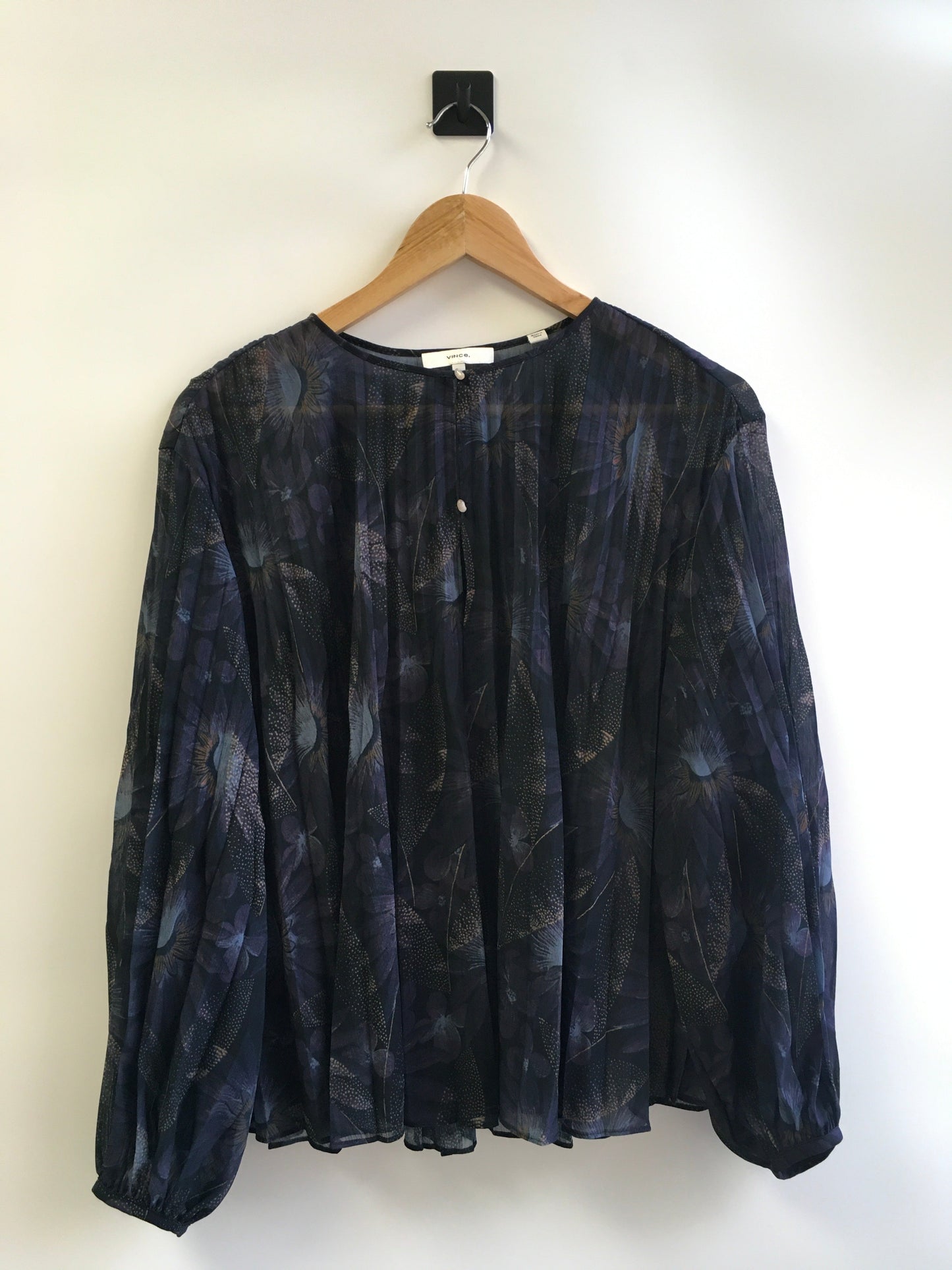 Top Long Sleeve By Vince  Size: S