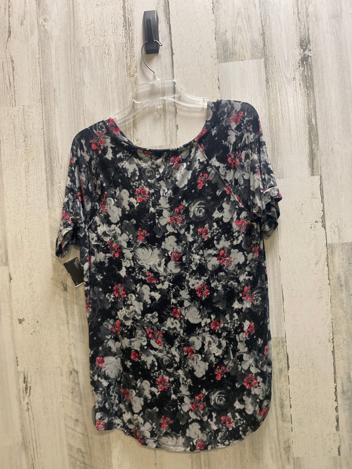 Top Short Sleeve By Rock And Republic  Size: M