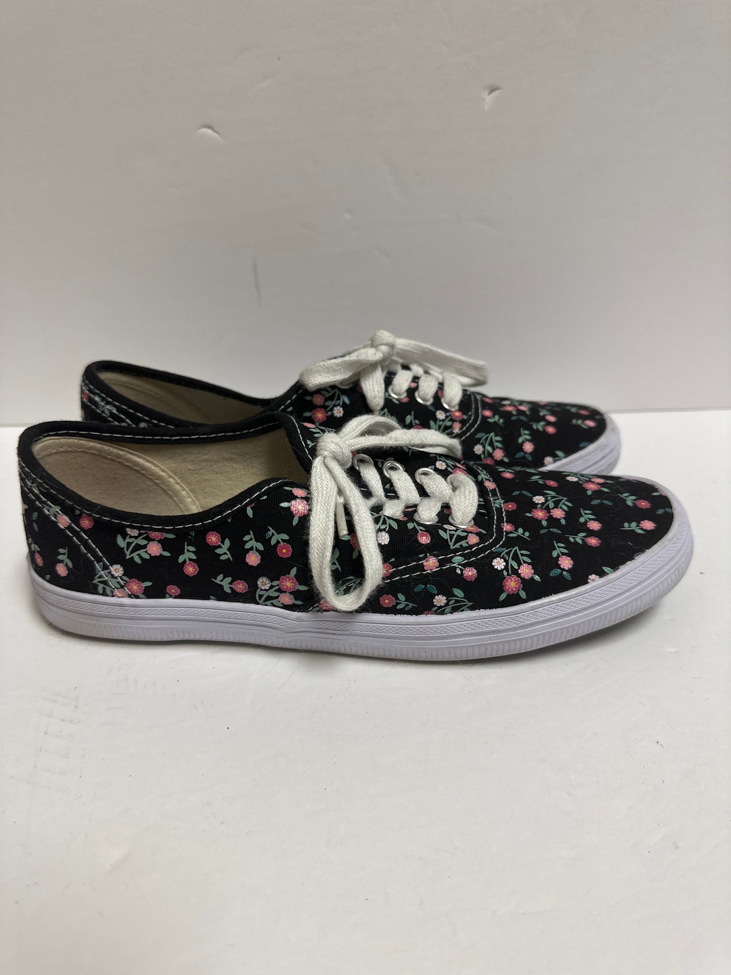 Shoes Sneakers By American Eagle  Size: 6.5