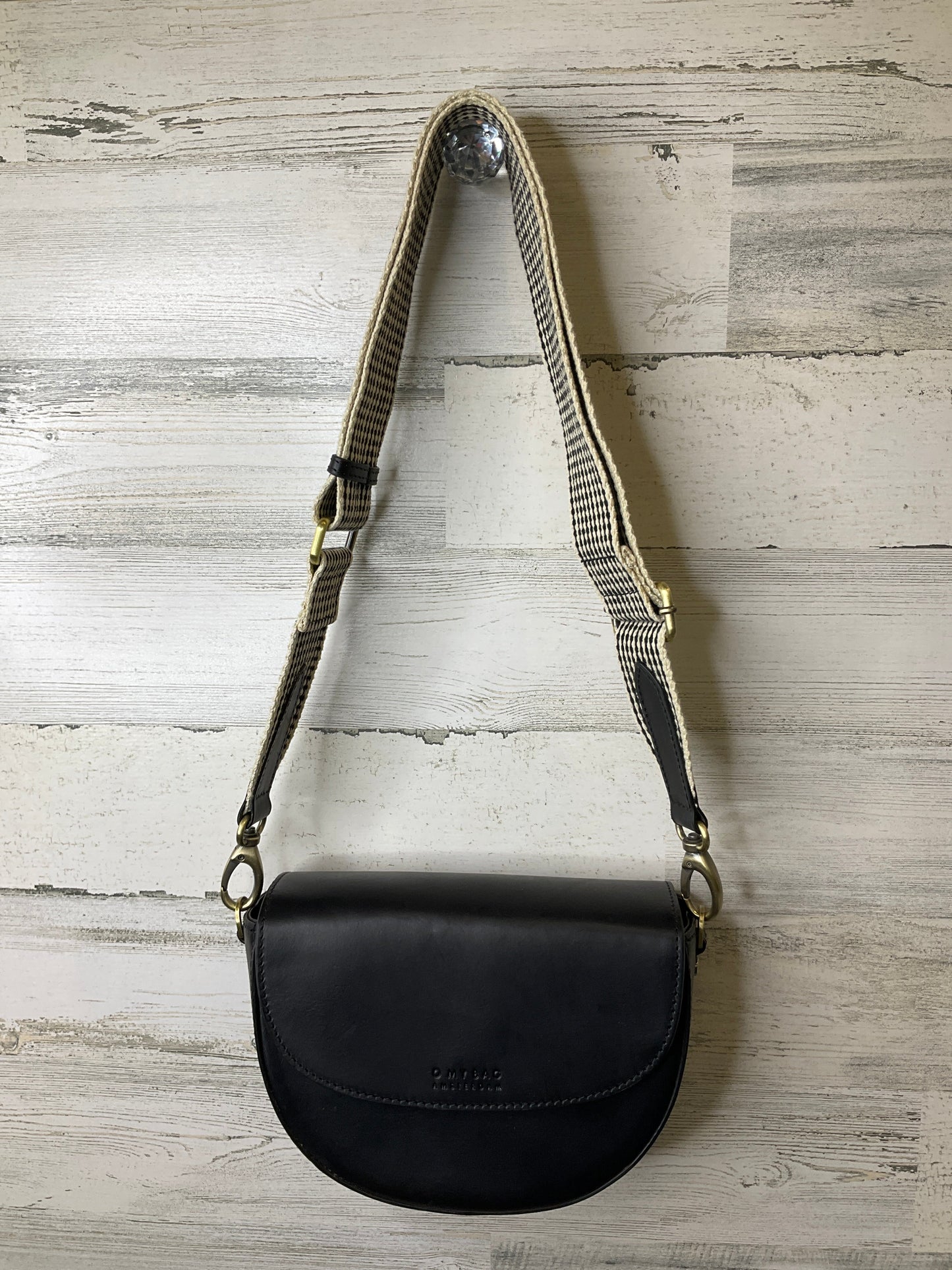 Crossbody Leather By Clothes Mentor  Size: Medium