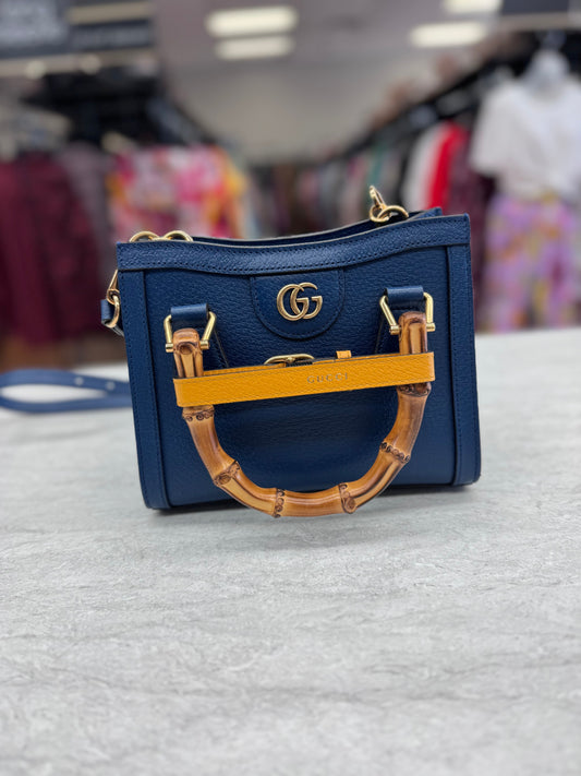 Handbag Luxury Designer By Gucci  Size: Small