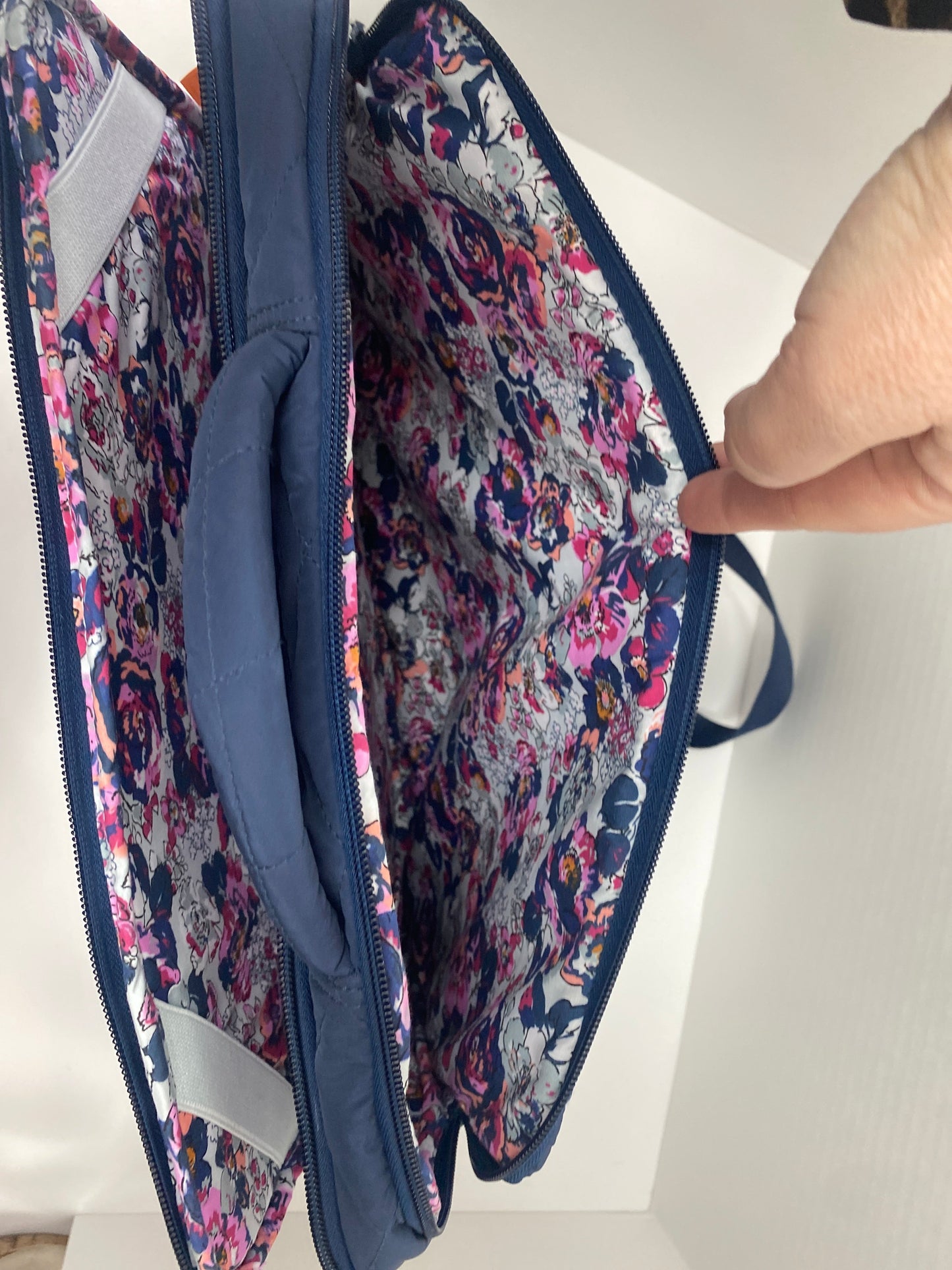 Handbag By Vera Bradley  Size: Large