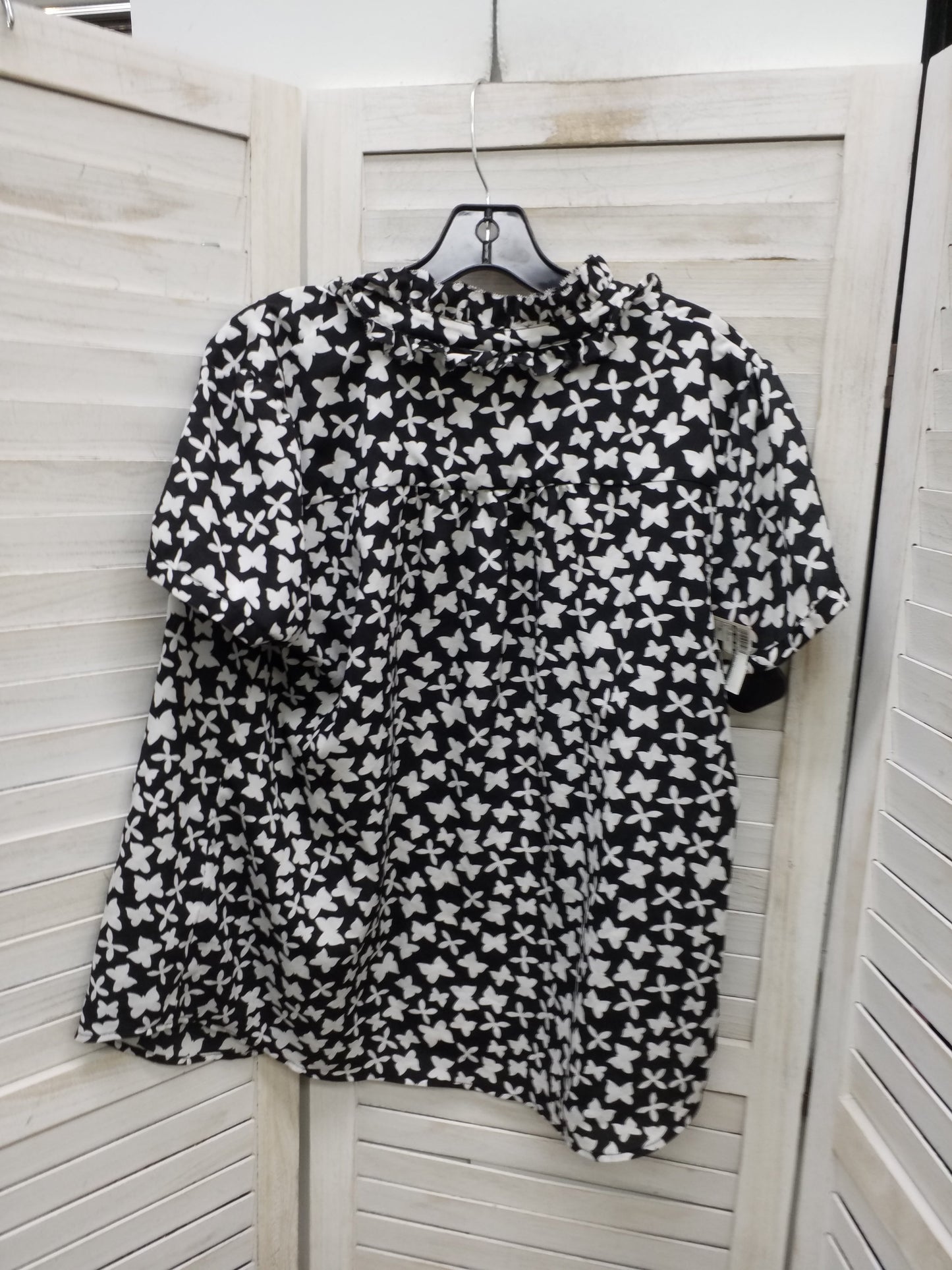 Top Short Sleeve By New York And Co  Size: Xl