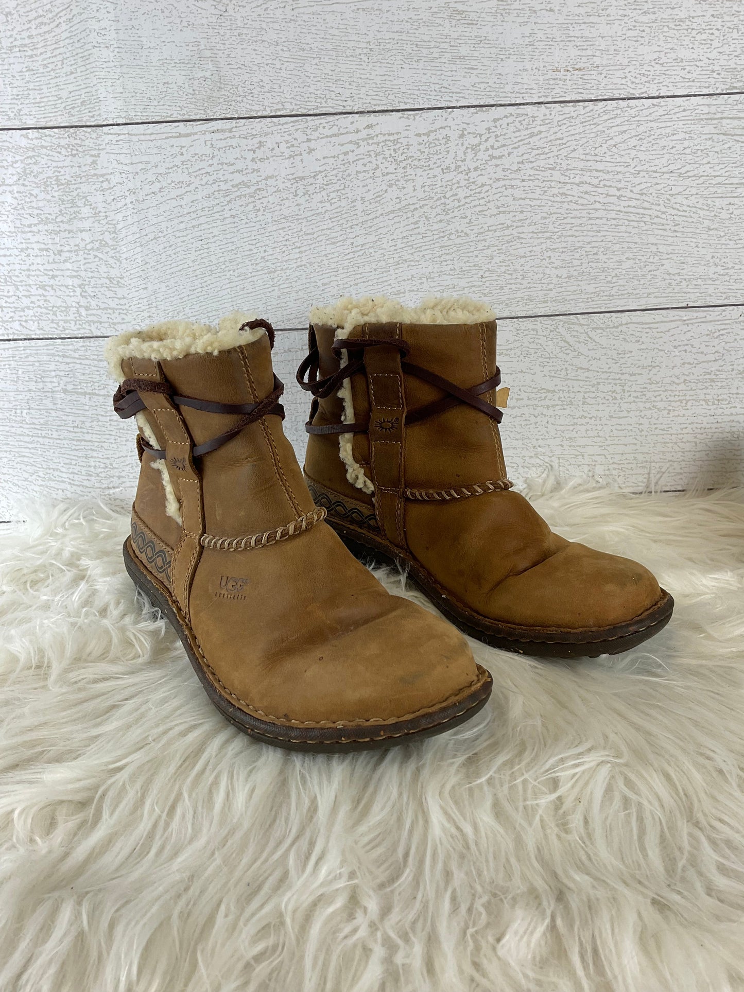 Boots Designer By Ugg  Size: 6