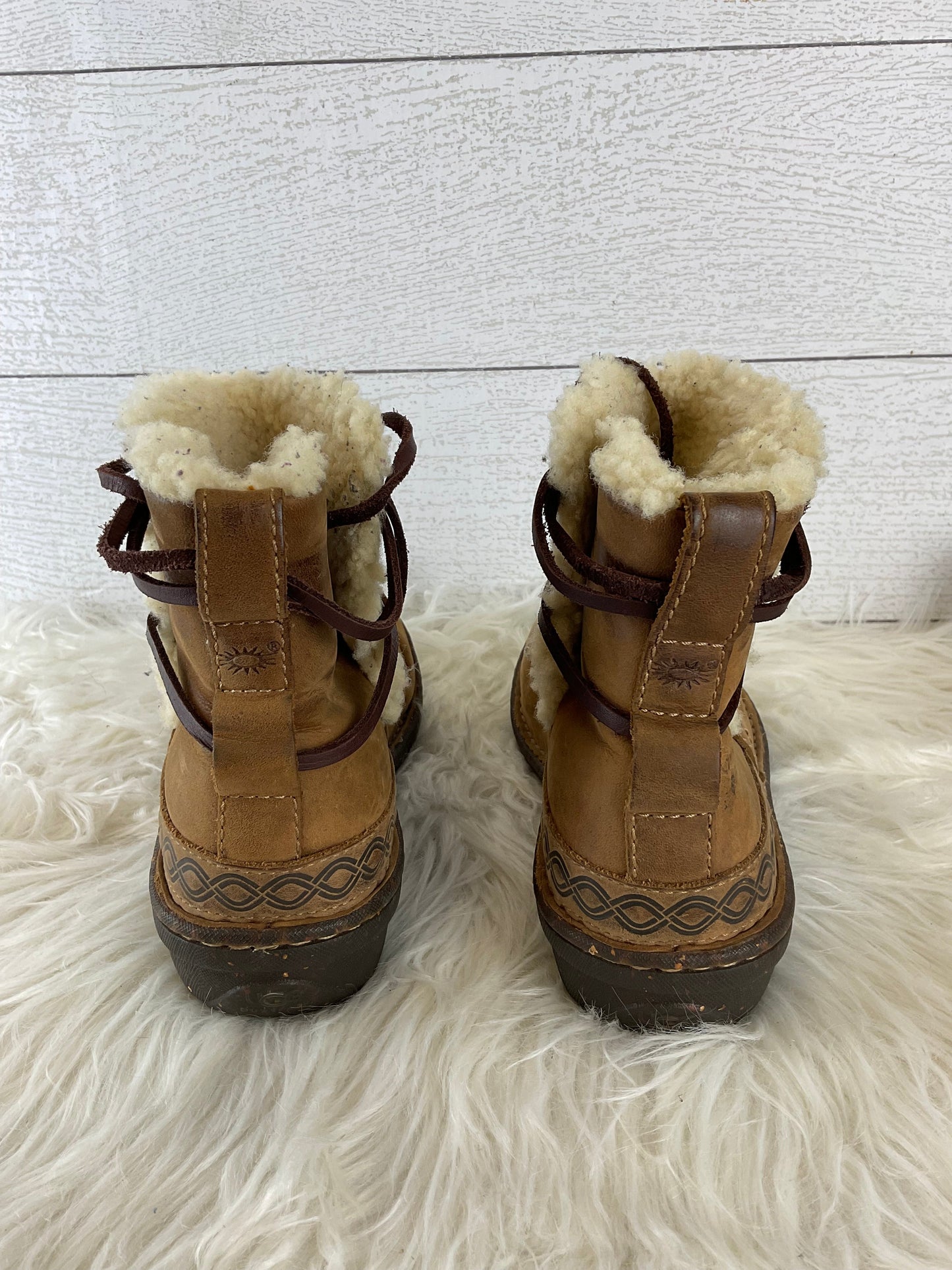 Boots Designer By Ugg  Size: 6