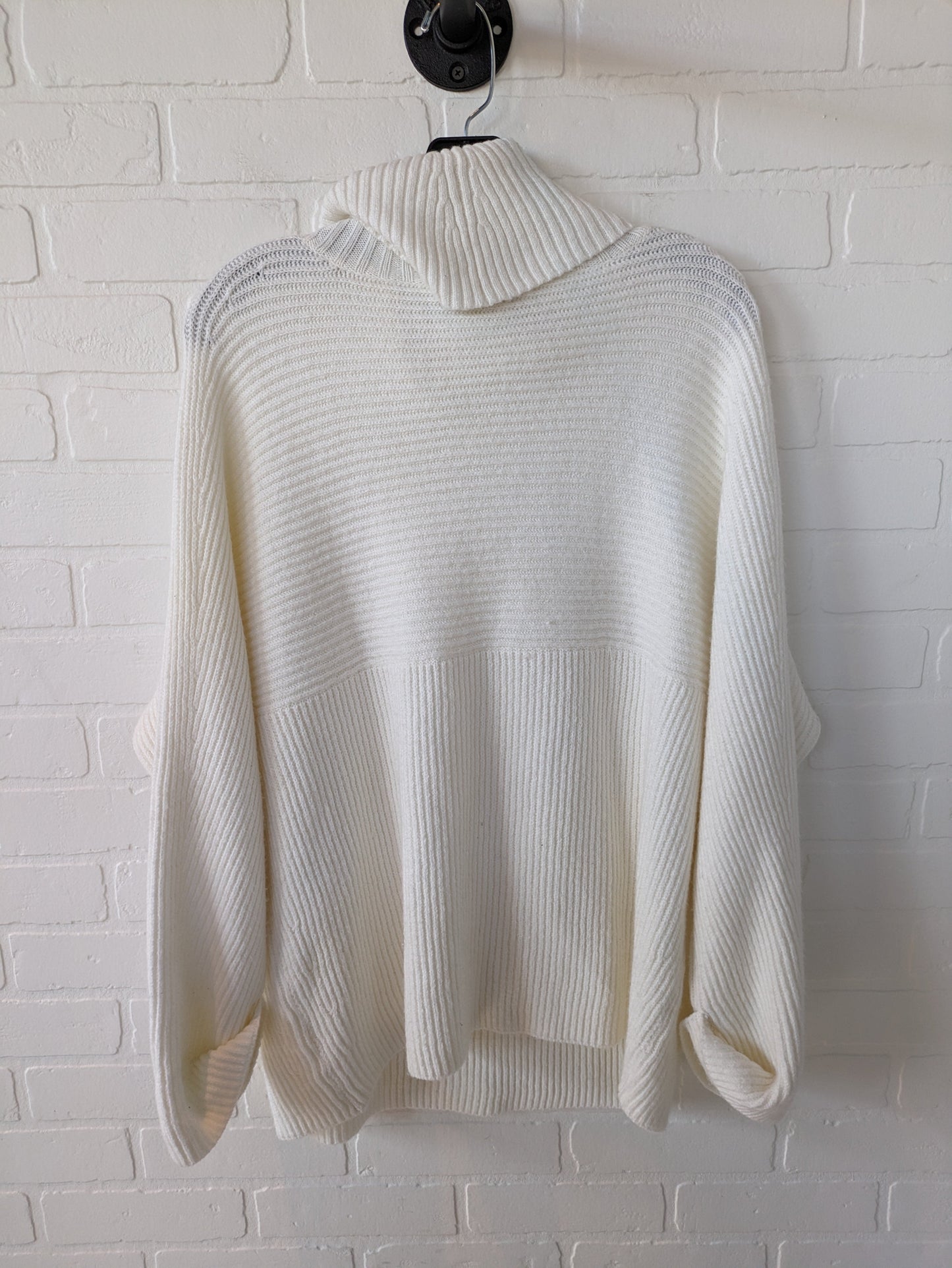 Sweater By Vince Camuto  Size: M