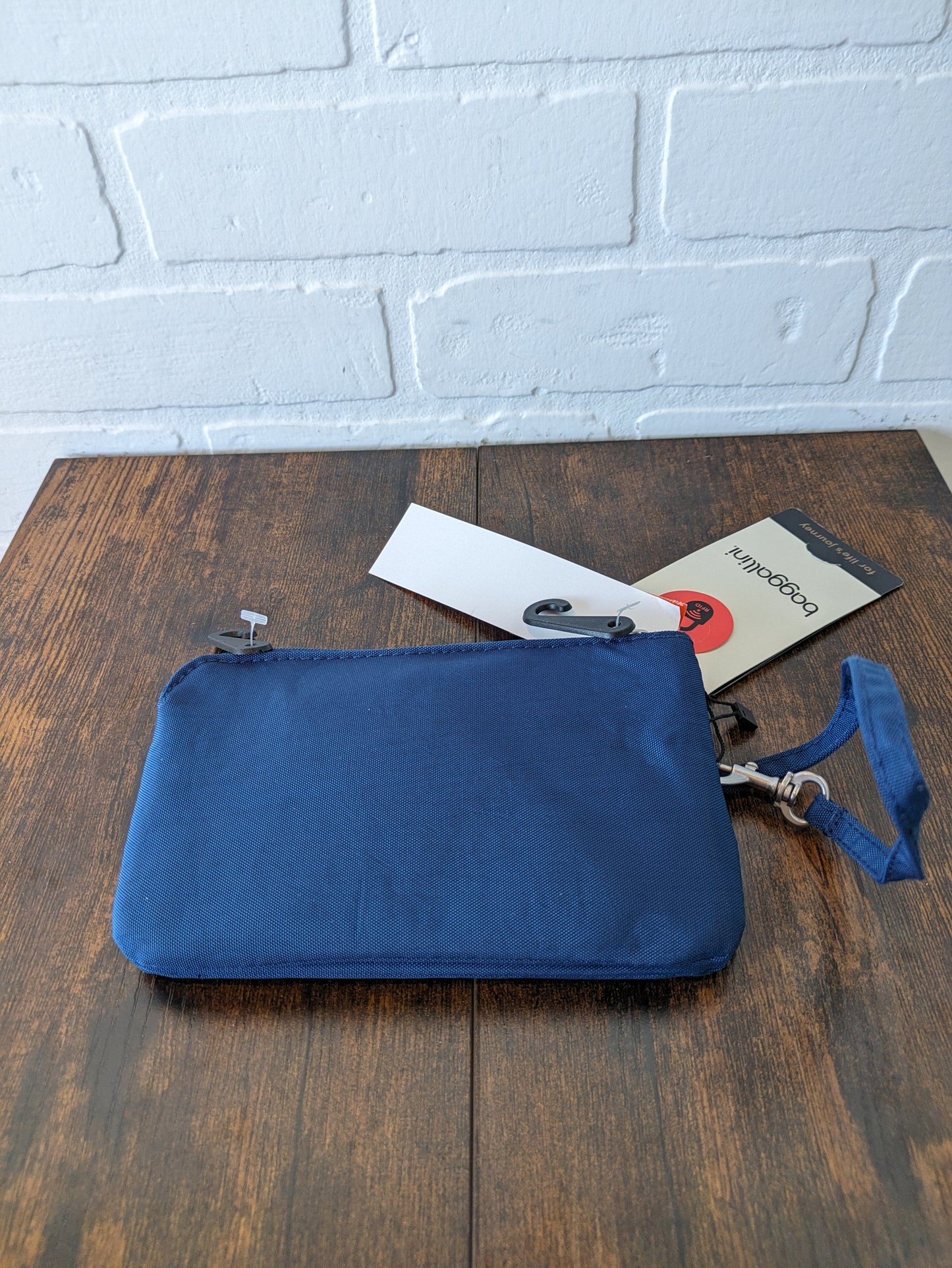 Wristlet By Baggallini  Size: Medium