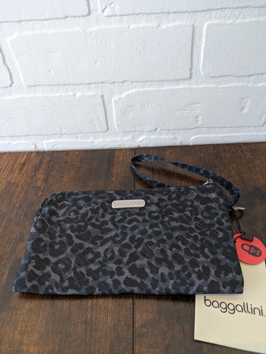 Wristlet By Baggallini  Size: Small