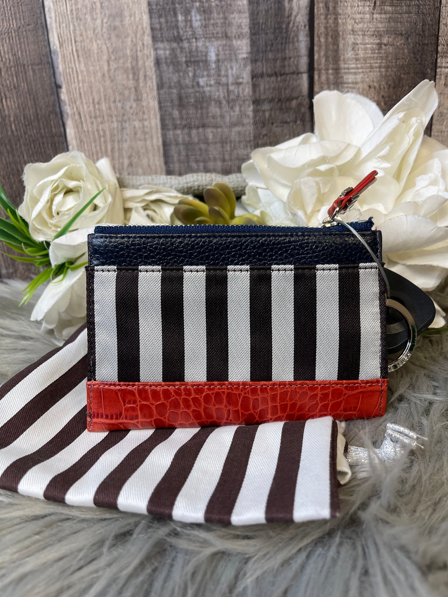 Wallet Designer By Henri Bendel  Size: Small