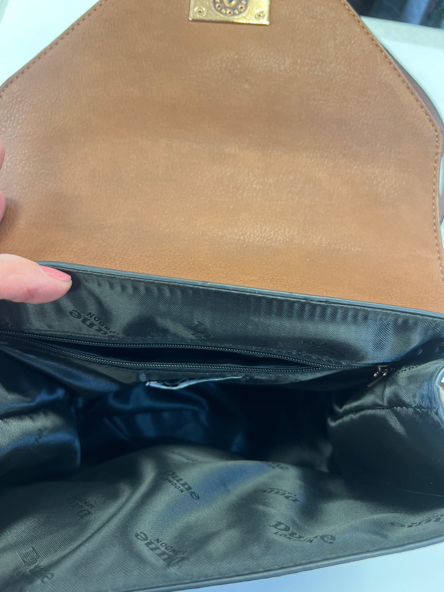 Handbag By Clothes Mentor  Size: Medium