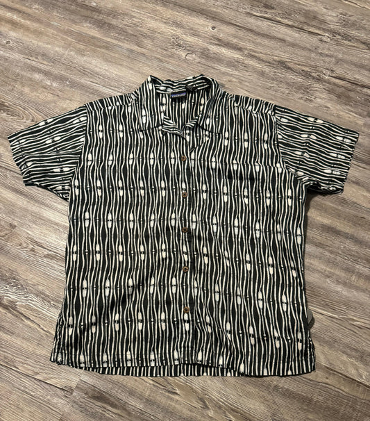 Top Short Sleeve By Patagonia  Size: L