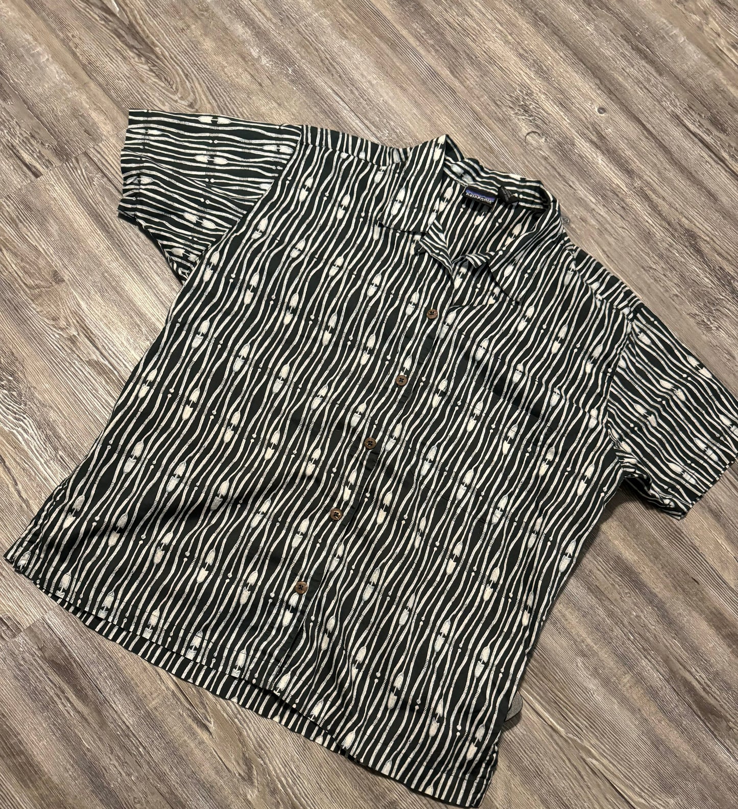 Top Short Sleeve By Patagonia  Size: L