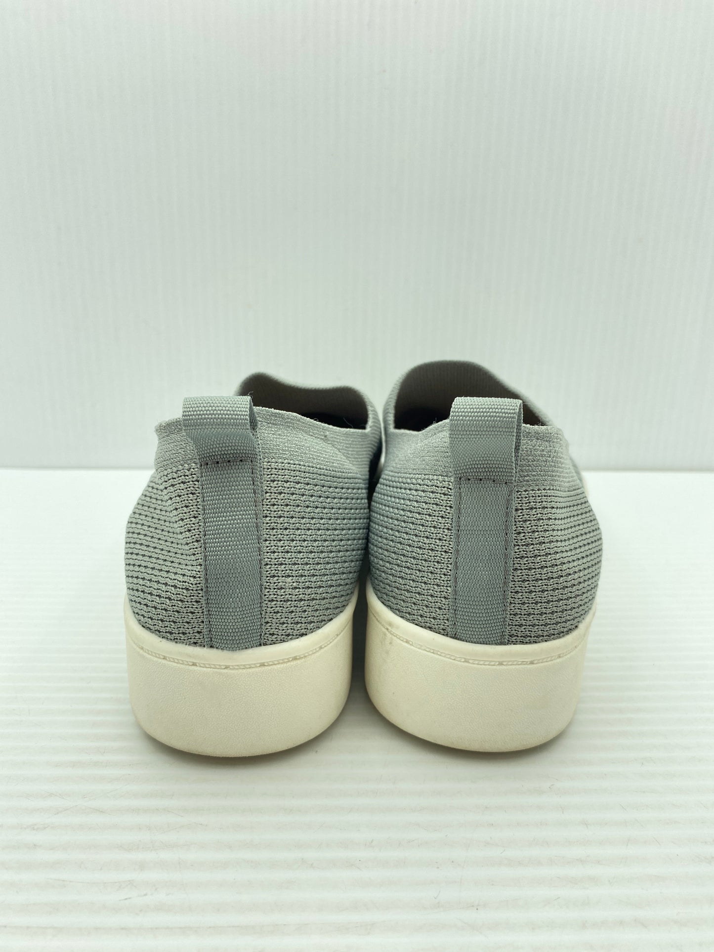 Shoes Sneakers By Clothes Mentor  Size: 8