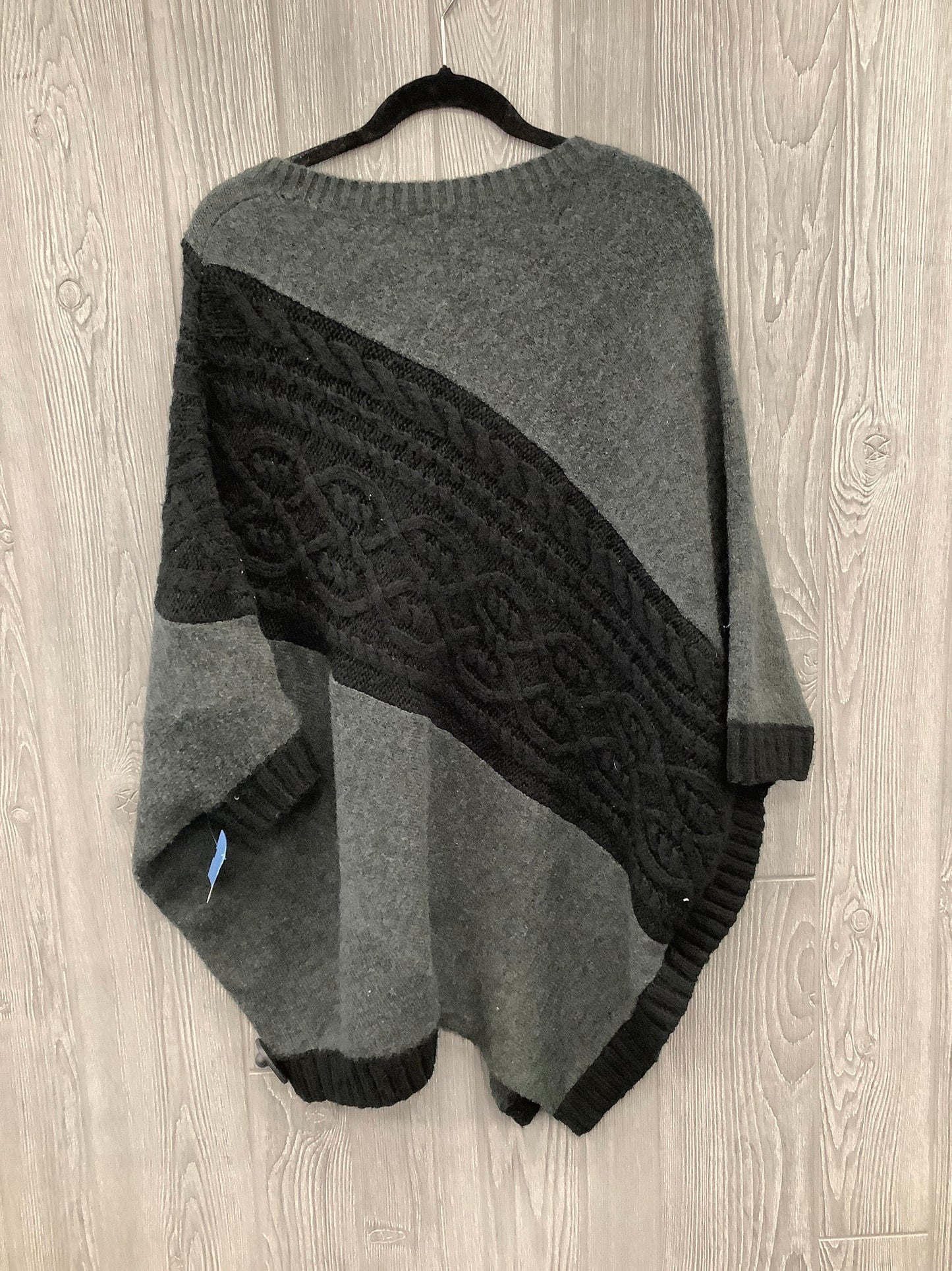 Poncho By Simply Vera  Size: S