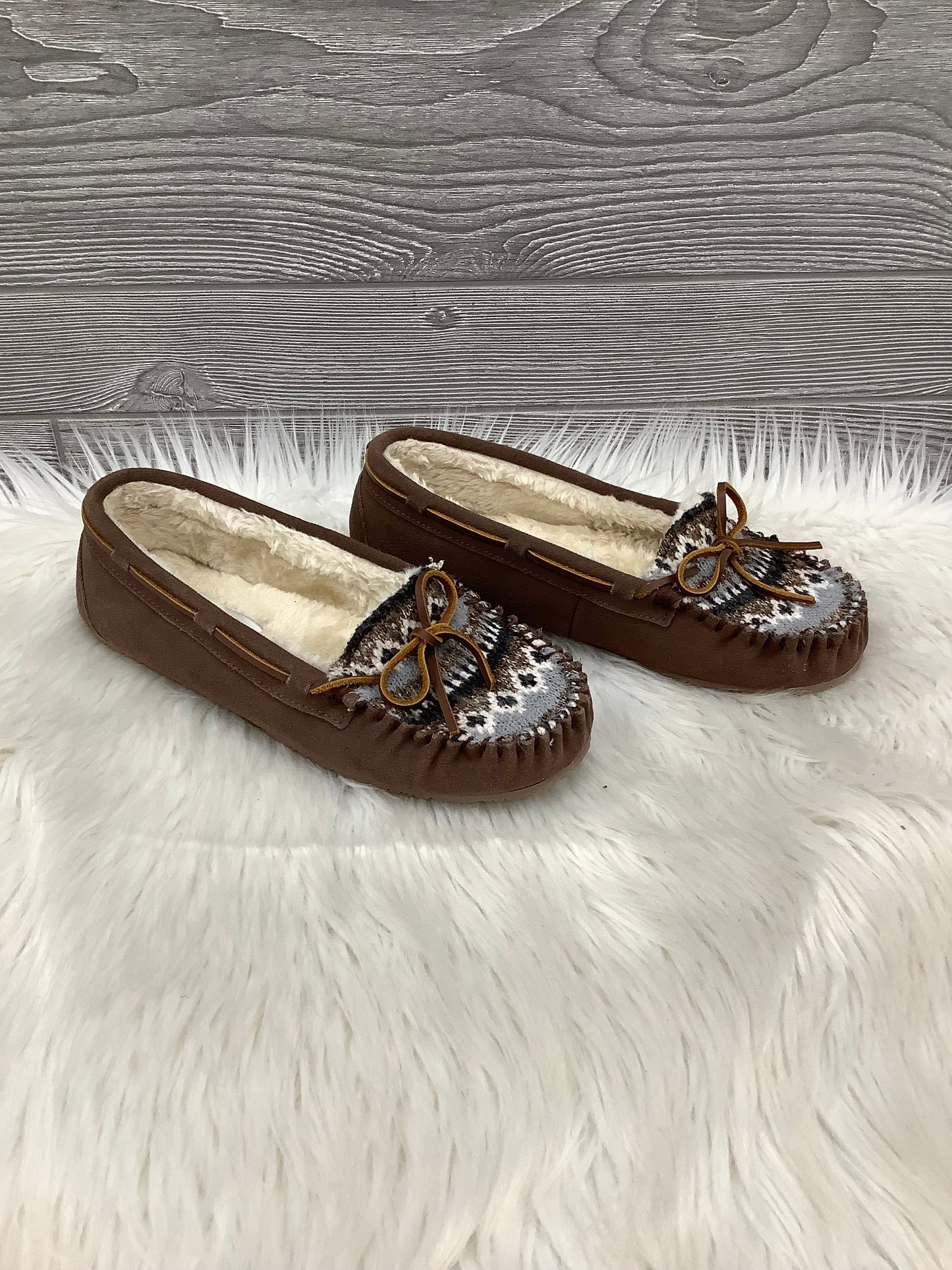 Shoes Flats Moccasin By Minnetonka  Size: 9